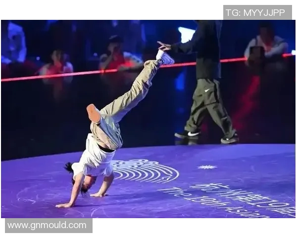 街舞战术解析：武汉街舞队如何运用边路渗透提升战斗力